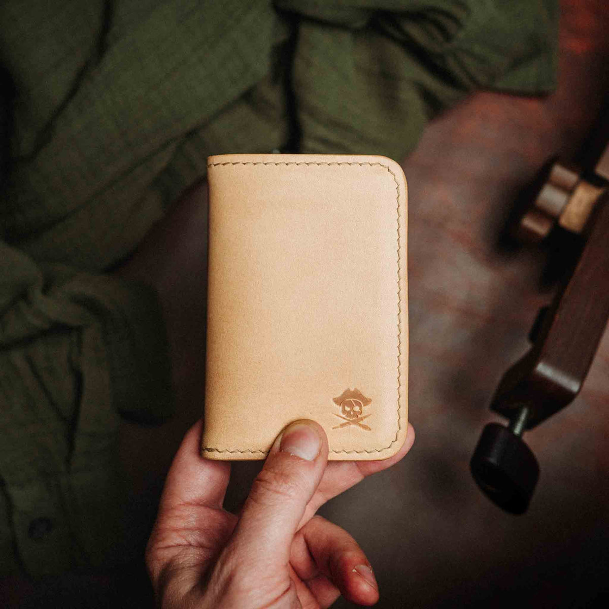 slim leather bifold wallet